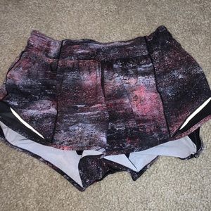 Lululemon 2.5 hotty hot shorts